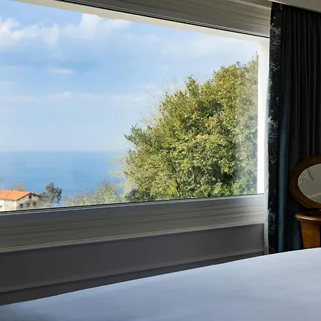 Nicol's Hotel