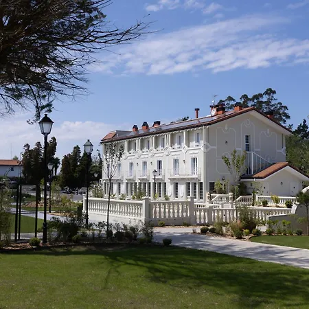 Nicol's Hotel 2*